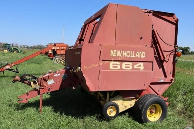 Image of New Holland 664 equipment image 2