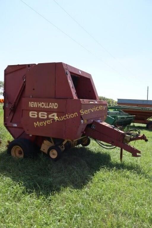 Image of New Holland 664 equipment image 4