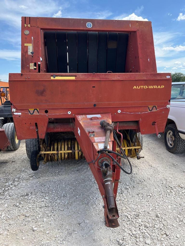 Main image New Holland 664