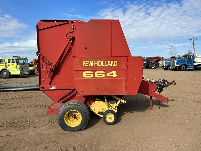 Image of New Holland 664 equipment image 1