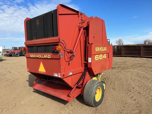 Image of New Holland 664 equipment image 2