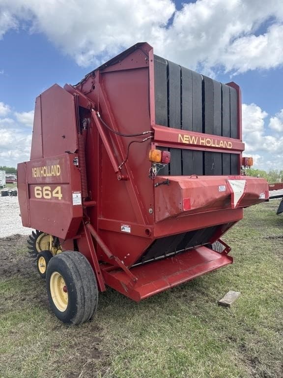 Image of New Holland 664 equipment image 1
