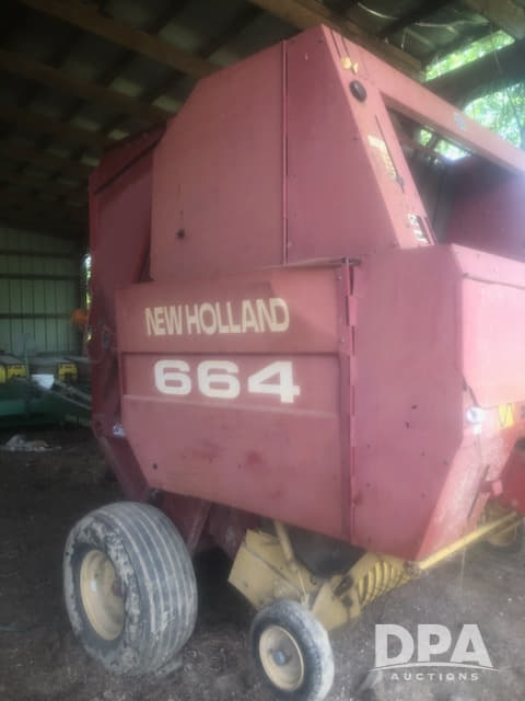 Image of New Holland 664 equipment image 2