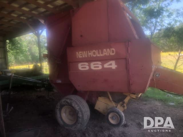 Image of New Holland 664 equipment image 3