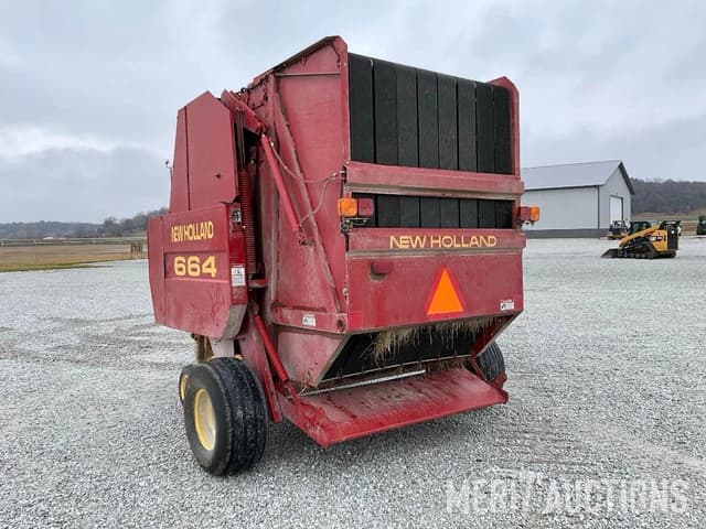 Image of New Holland 664 equipment image 2