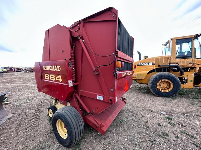 Image of New Holland 664 equipment image 2