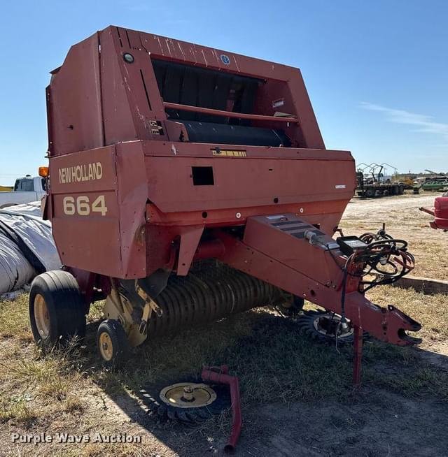 Image of New Holland 664 equipment image 2