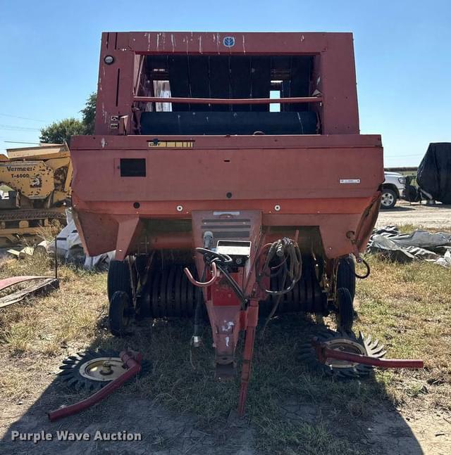 Image of New Holland 664 equipment image 1