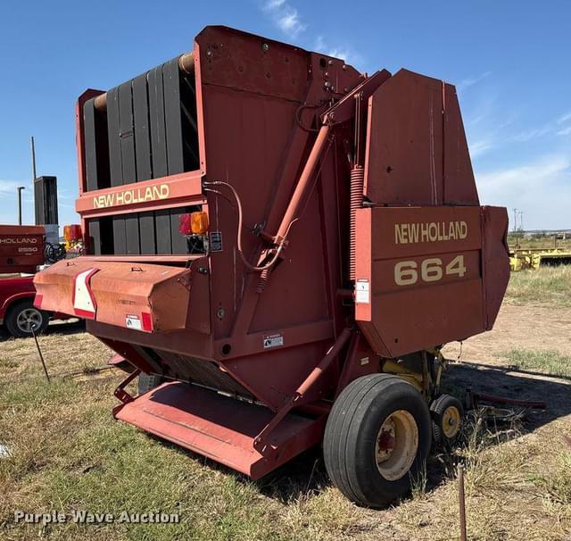 Image of New Holland 664 equipment image 4