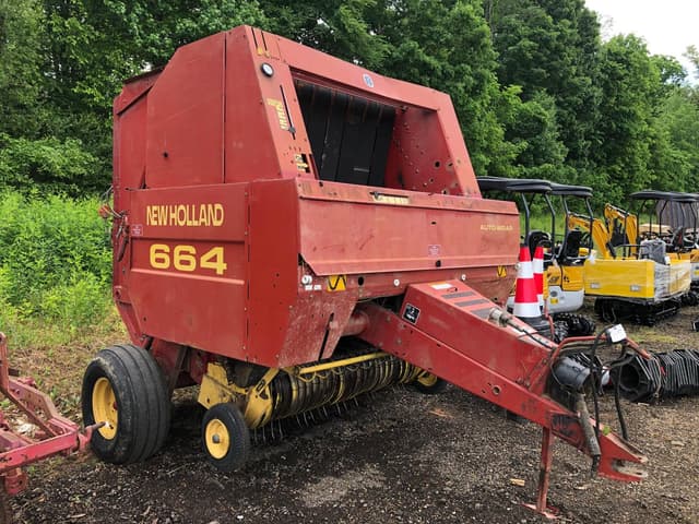 Image of New Holland 664 equipment image 1