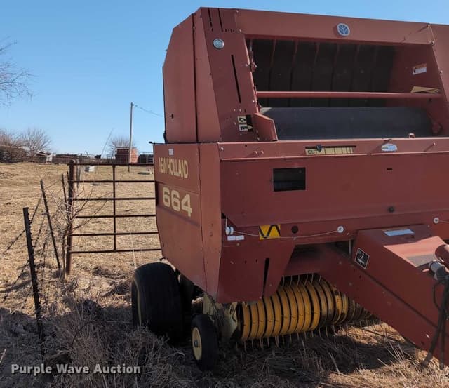 Image of New Holland 664 equipment image 2