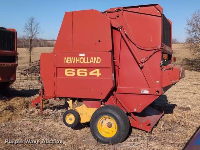 Image of New Holland 664 equipment image 4