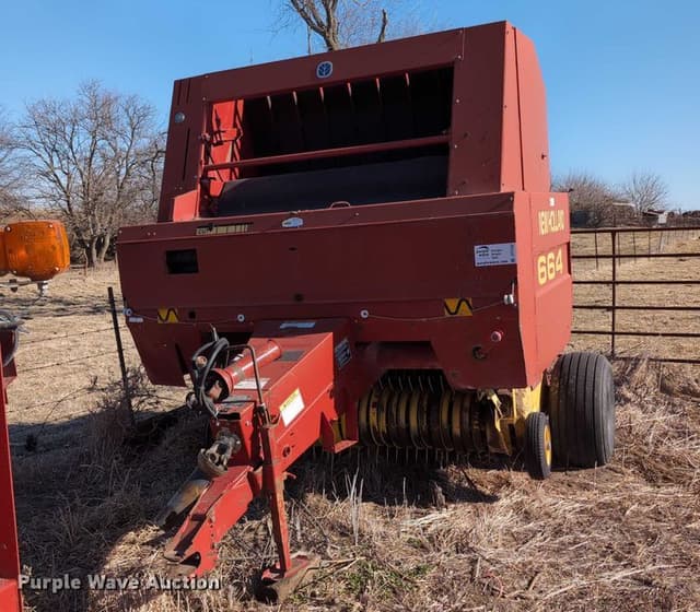 Image of New Holland 664 equipment image 1