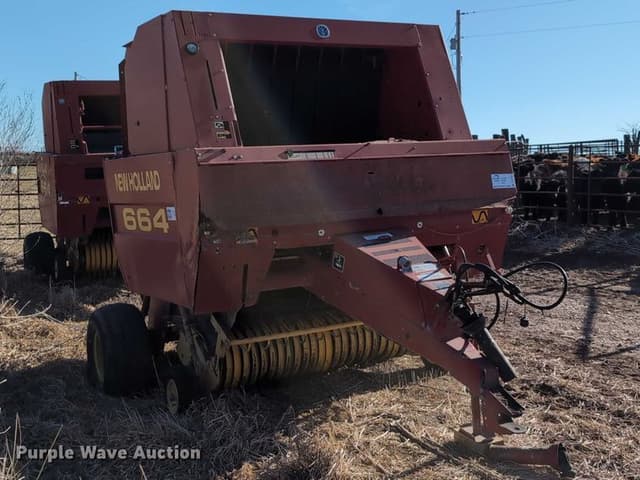 Image of New Holland 664 equipment image 2