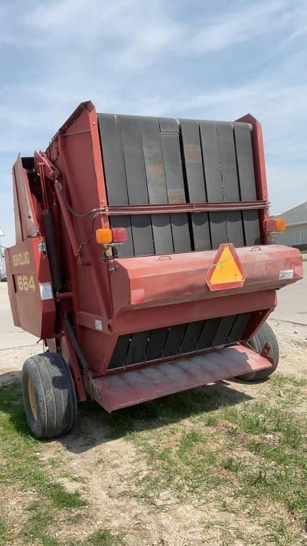 Image of New Holland 664 equipment image 2