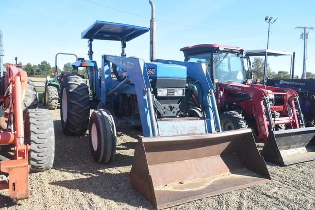 Image of New Holland 6640 equipment image 3