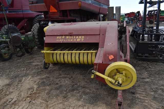 Image of New Holland Hayliner 67 equipment image 1