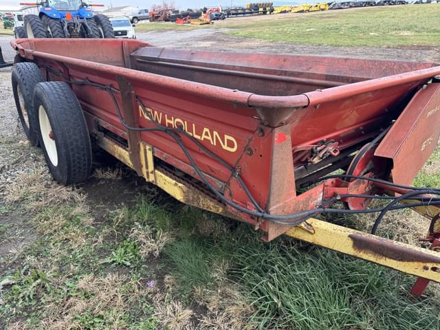 Image of New Holland 675 equipment image 1