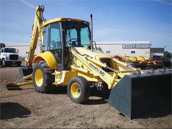 Main image New Holland 675E