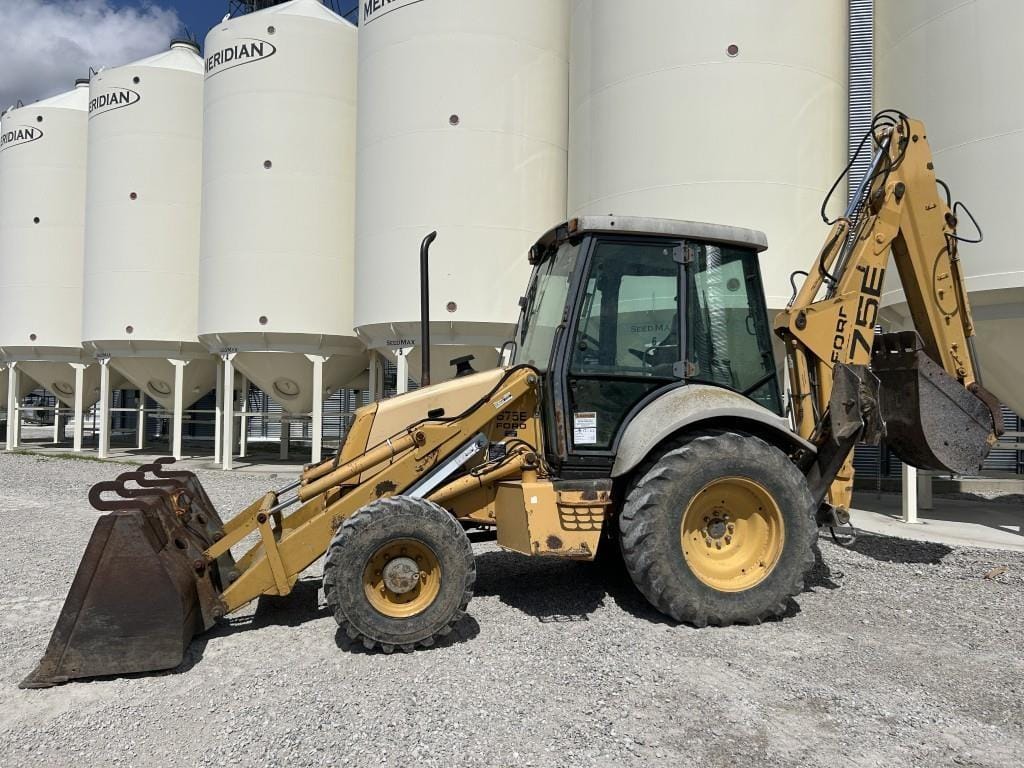 New Holland 675E Equipment Image0