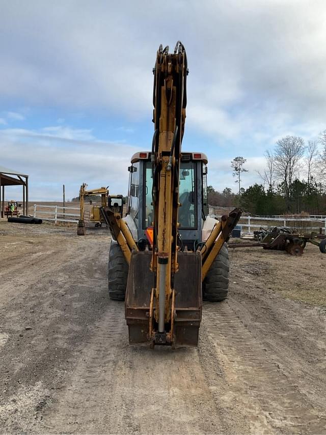 Image of New Holland 675E equipment image 4