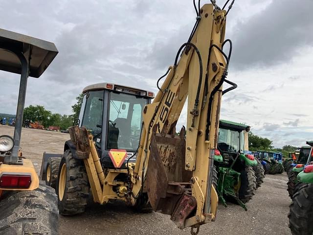 Image of New Holland 675E equipment image 4