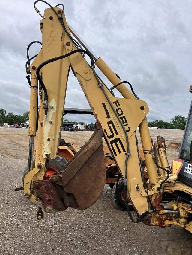 Image of New Holland 675E equipment image 3