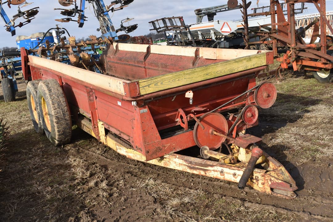 Image of New Holland 676 Primary image