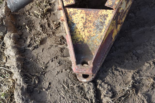 Image of New Holland 676 equipment image 3