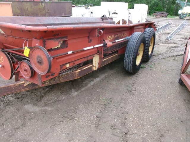 Image of New Holland 676 equipment image 1