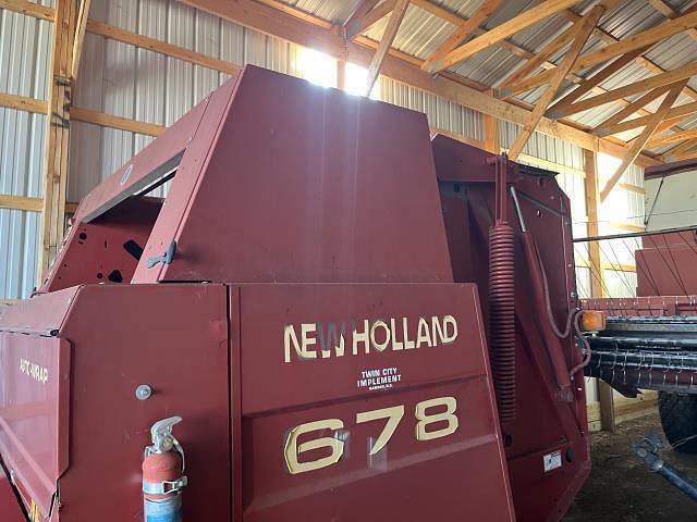 Image of New Holland 678 equipment image 3