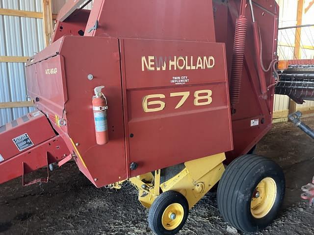 Image of New Holland 678 equipment image 2