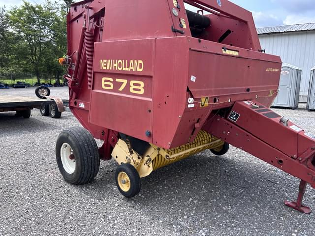 Image of New Holland 678 equipment image 1