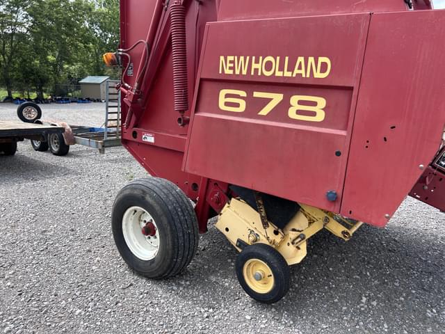 Image of New Holland 678 equipment image 2