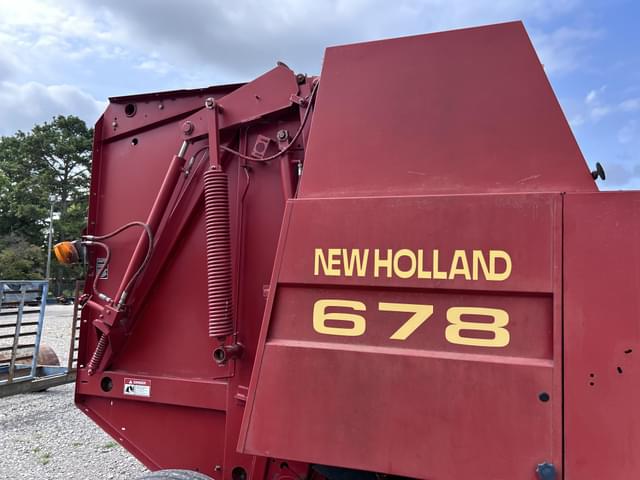 Image of New Holland 678 equipment image 3