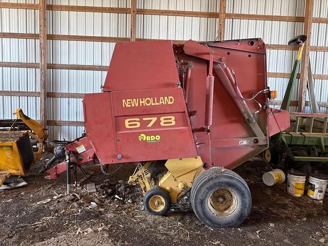 Image of New Holland 678 equipment image 1