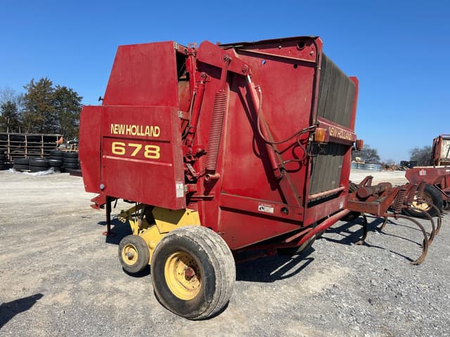 Image of New Holland 678 equipment image 1