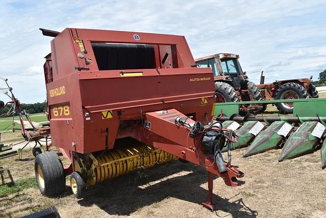 Image of New Holland 678 equipment image 2