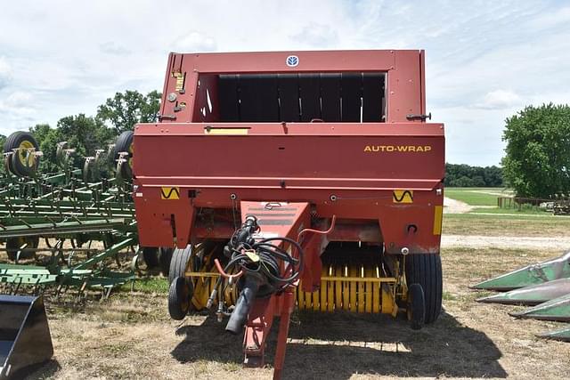 Image of New Holland 678 equipment image 1