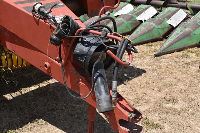 Image of New Holland 678 equipment image 3