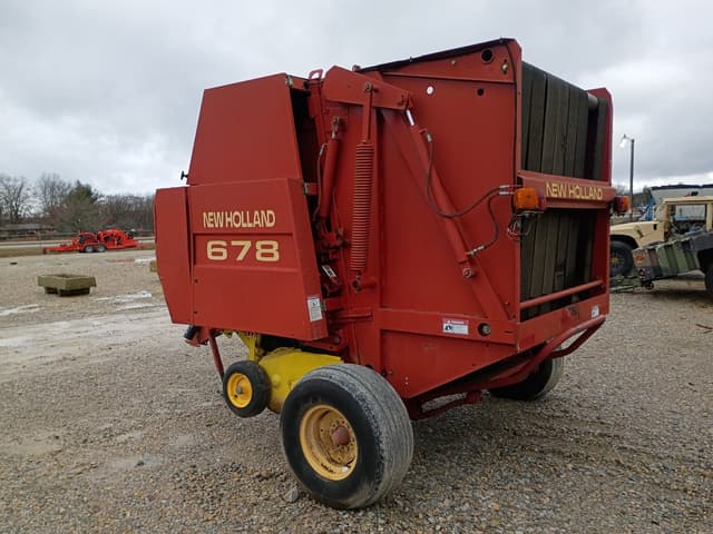 Image of New Holland 678 equipment image 2