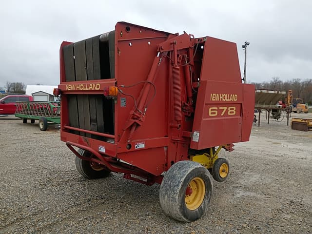 Image of New Holland 678 equipment image 4