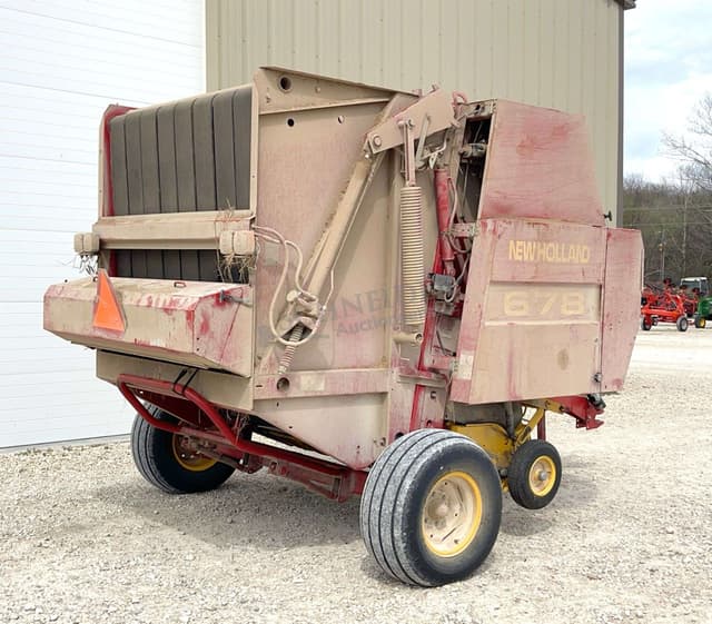 Image of New Holland 678 equipment image 4