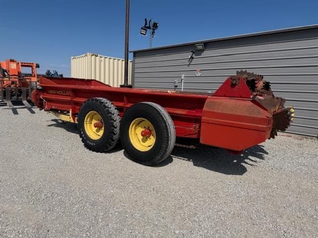 Image of New Holland 679 equipment image 3