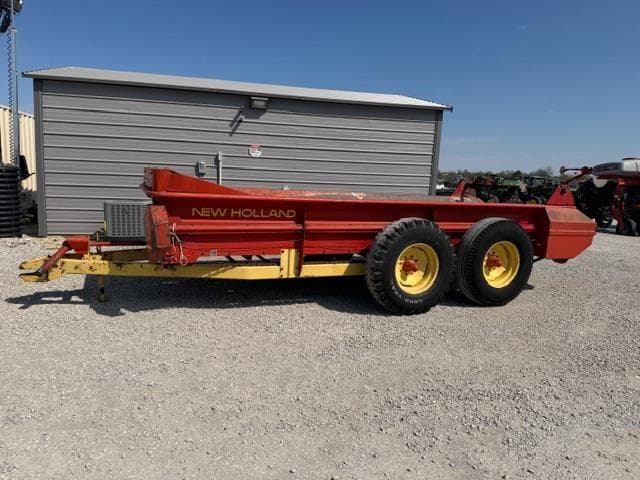 Image of New Holland 679 equipment image 1