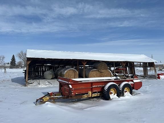 Image of New Holland 679 equipment image 1