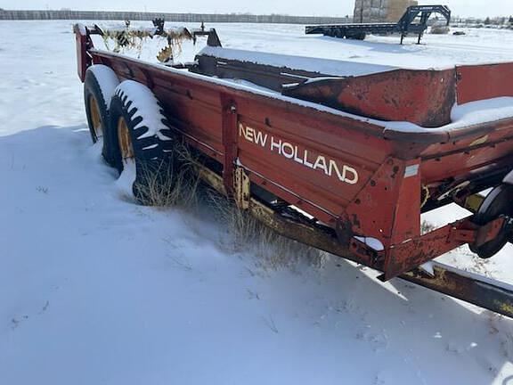 Image of New Holland 679 equipment image 3