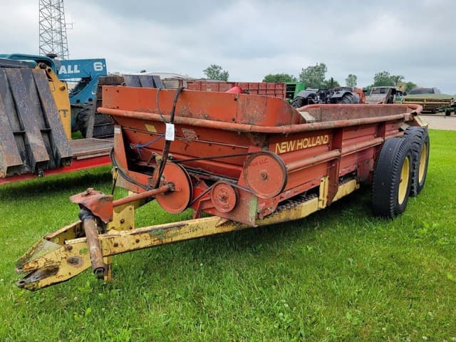 Image of New Holland 679 equipment image 2