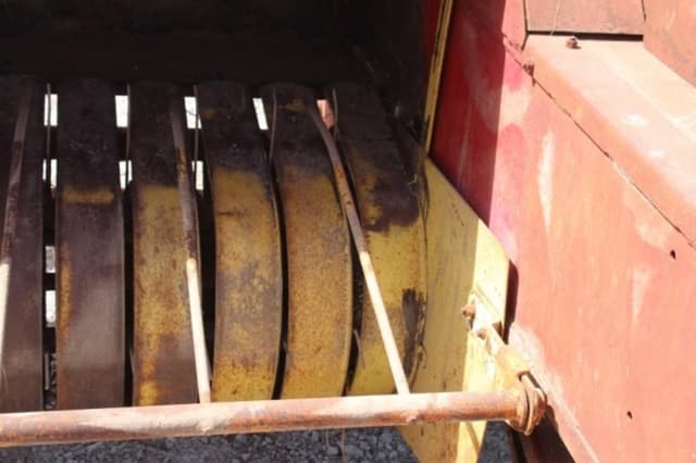 Image of New Holland 68 equipment image 3