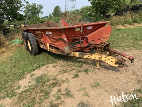 New Holland 680 Equipment Image0